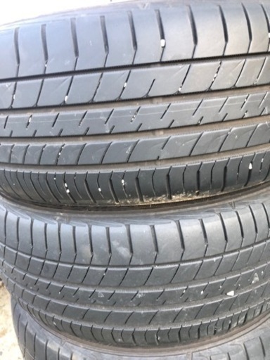 アクア　他　ダンロップ　16インチ　溝あり