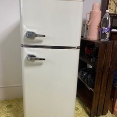 <値引き>2022年製7ヶ月使用　超美品　レトロ風冷蔵庫2ドア114Lの画像