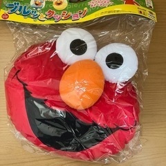 セサミストリート　ブルッとクッション　新品！の画像