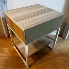 IKEA TRYSIL トリスィル ベッドサイドテーブルの画像