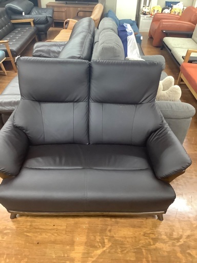 2人掛けソファー入荷致しました。