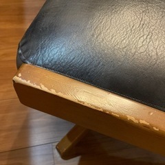 少し低めのダイニングテーブルセットの画像