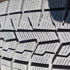 1シーズン使用のスタッドレスタイヤの画像