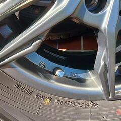 1シーズン使用のスタッドレスタイヤの画像