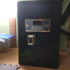  メープルリーフ金貨3.1gと金庫 新品同様