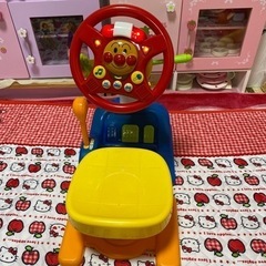 アンパンマンの車のおもちゃ