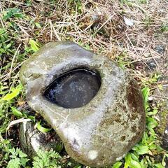 穴開き石