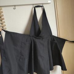 エプロン黒　ワンピース風　おしゃれ