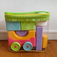 ケース付き、プラスチック？の積み木