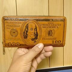 100ドル紙幣　長財布の画像