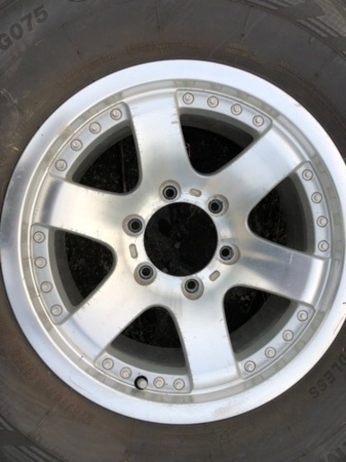 ハイラックストラック用タイヤ、ホイール