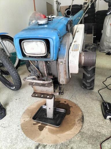 古い耕運機です、依頼主が値段を下げてもいいということで また 値下げしましたディーゼルエンジン、耕運機としては強力な 7馬力です