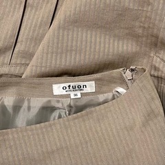 ofuon オフオン　ひざ丈 ベージュスカートの画像