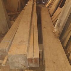 大量の　木材　およそ１０万点はあります！