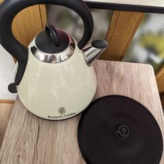 ラッセルホブス 電気ケトル オフホワイトの画像