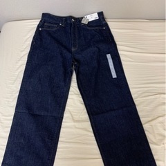 タグ付未使用品【JR大塚駅周辺及び都内各地】GU  ハイライズストレートジーンズ　NAVY WOMAN XL  500円の画像