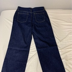 タグ付未使用品【JR大塚駅周辺及び都内各地】GU  ハイライズストレートジーンズ　NAVY WOMAN XL  500円の画像