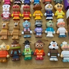 大幅値下げ　『一体あたり200円！！』アンパンマンブロックラボ人形とブロックの画像