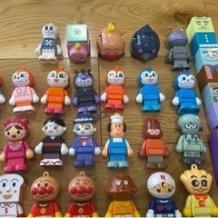 大幅値下げ　『一体あたり200円！！』アンパンマンブロックラボ人形とブロックの画像