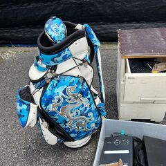 【引取限定無料】プロジェクター・電子機器・ゴルフバッグ・スマホケース（新品）大量の画像