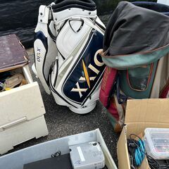 【引取限定無料】プロジェクター・電子機器・ゴルフバッグ・スマホケース（新品）大量の画像
