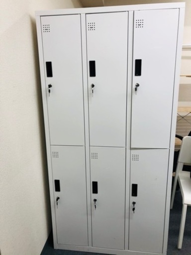 お値下げした！ロッカー 6人用 (ホワイト 白) 錠付き