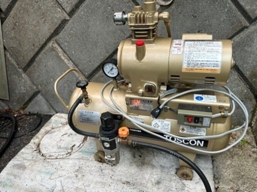 値下げ東芝TOSCON エアーコンプレッサー50Hz 100V 使用頻度少、とても綺麗