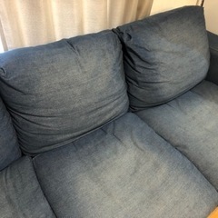 おしゃれなデニムソファの画像