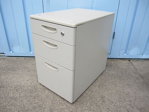 3段ワゴン　ニューグレー　ナイキ製　鍵無し・作成可能880円/本