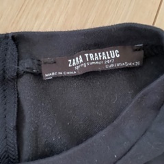 【ZARA TRAFALUC】黒Tシャツの画像