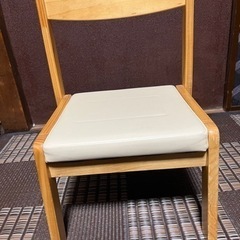 子供用　木製椅子、プラスチック椅子の画像