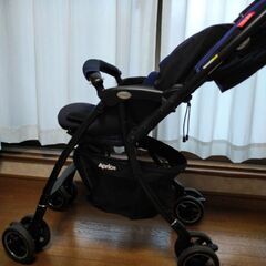 美品アップリカ ベビーカー　ラクーナ　オート四輪キャスター
