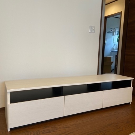 テレビ台とベッドフレーム