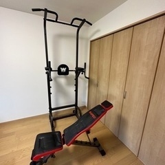 トレーニングベンチと懸垂機のセット