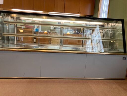 和菓子店閉店のため冷蔵ショーケースをお譲りします。