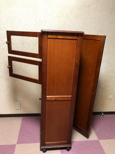 両面扉の収納棚です