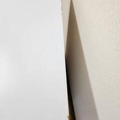 おしゃれな白いチェストの画像