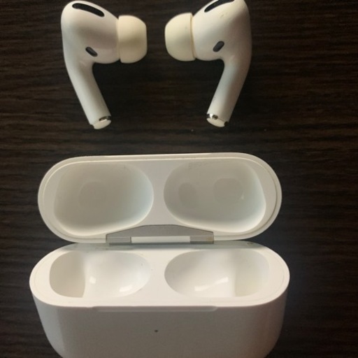 Airpods Pro  (バッテリー正常120分程度　左イヤホンは喋ると反響音でます)