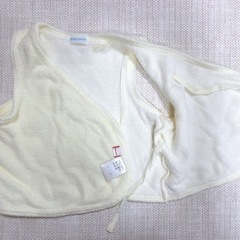 ミキハウスのベストと帽子の画像