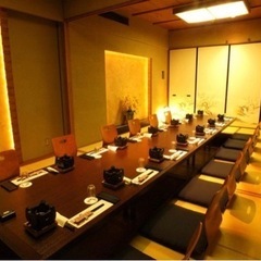 女性スタッフ活躍中。割烹・日本料理の予約受付・事務の画像