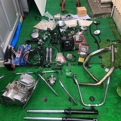 エイプ50車体＋エイプ100エンジン＋パーツ多数 マフラー、キャブレター、ボアアップ80ccキッド、フォークなど多数まとめての画像