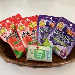 お菓子　かむかむ梅味、巨峰、ミンティア