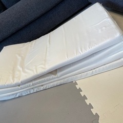 引き取り待ち　四つ折りマットレス　