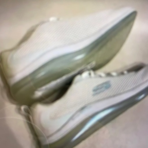 大人気！新品！SKECHERS スケッチャーズ　スニーカー　厚底　白　キラキラ　