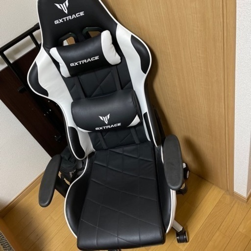 ゲーミングチェア（購入時2万円弱）