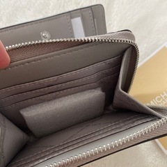 【新品】マイケルコース　折りたたみ財布 定価44,000円ホワイト系×グレー系の画像