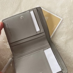 【新品】マイケルコース　折りたたみ財布 定価44,000円ホワイト系×グレー系の画像