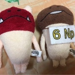 なめこ栽培ぬいぐるみ2つとおまけ2つ。