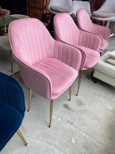 ピンクの椅子★脚は金色★