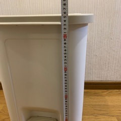 ゴミ箱　ペダル式の画像